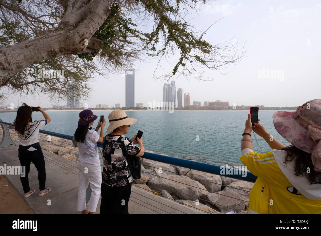 Sur les toits de gratte-ciel d'Abou Dhabi, Émirats Arabes Unis Banque D'Images