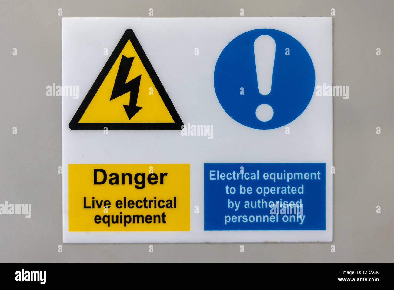 Double danger, l'équipement électrique et équipement électrique soit isolé par du personnel autorisé seulement avertissement et attention Banque D'Images