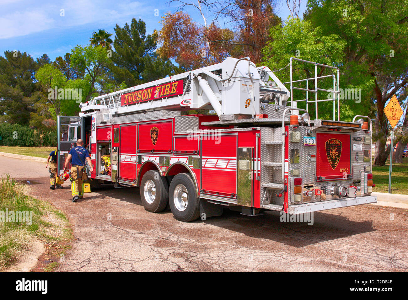 Camion de Pompiers de l'échelle du Service des incendies de Tucson sur un exercice d'entraînement Banque D'Images