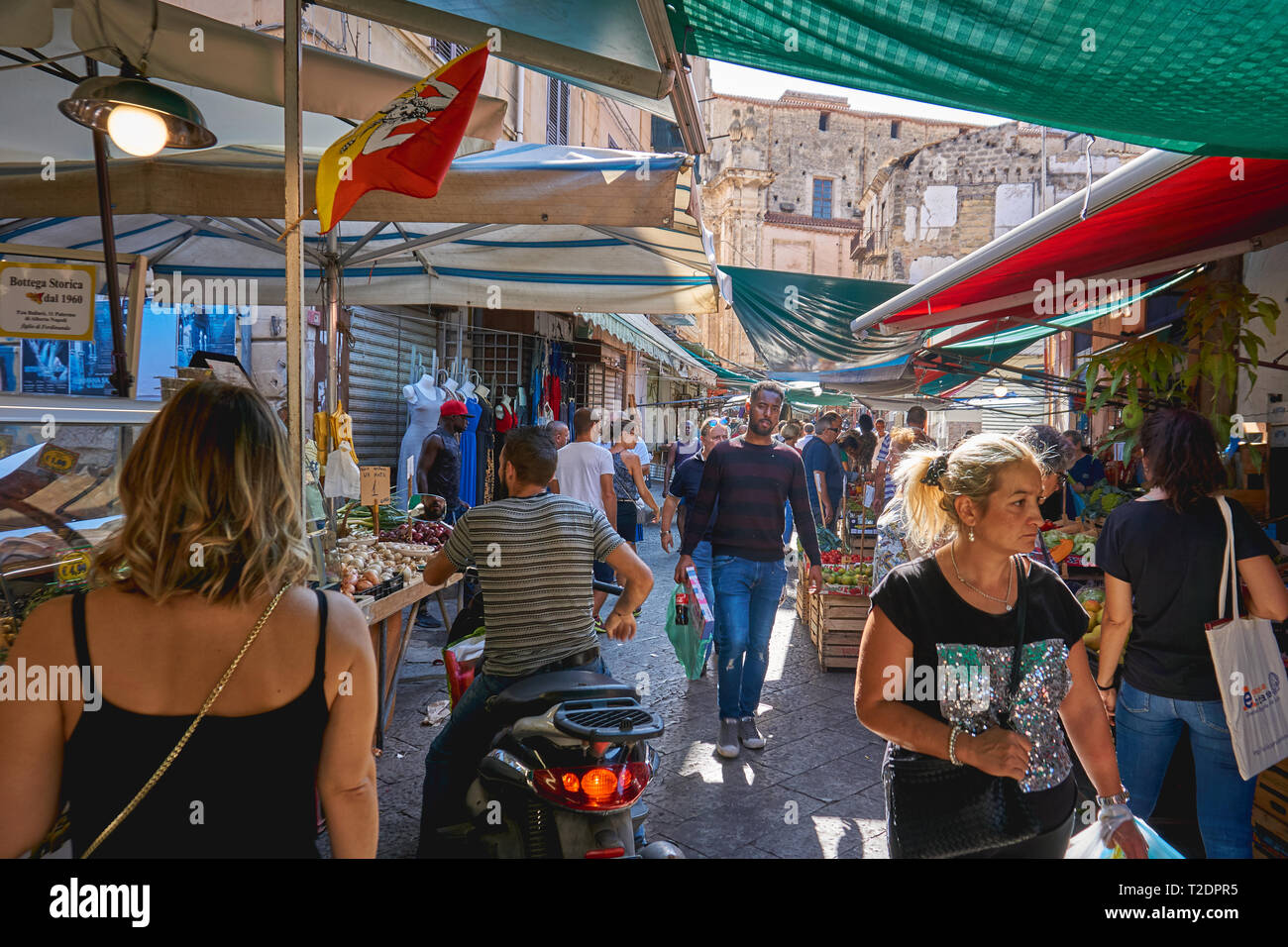 Palerme, Italie - septembre. En 2018. Les fruits de mer et légumes dans le marché Ballarò, le plus vieux marché alimentaire de Palerme. Banque D'Images