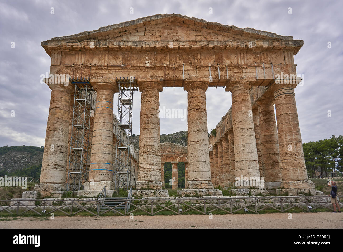 Calatafimi, Italie - Octobre 2018. Le temple dorique de Ségeste, sur une colline située à l'extérieur de l'emplacement de l'ancienne ville. Banque D'Images