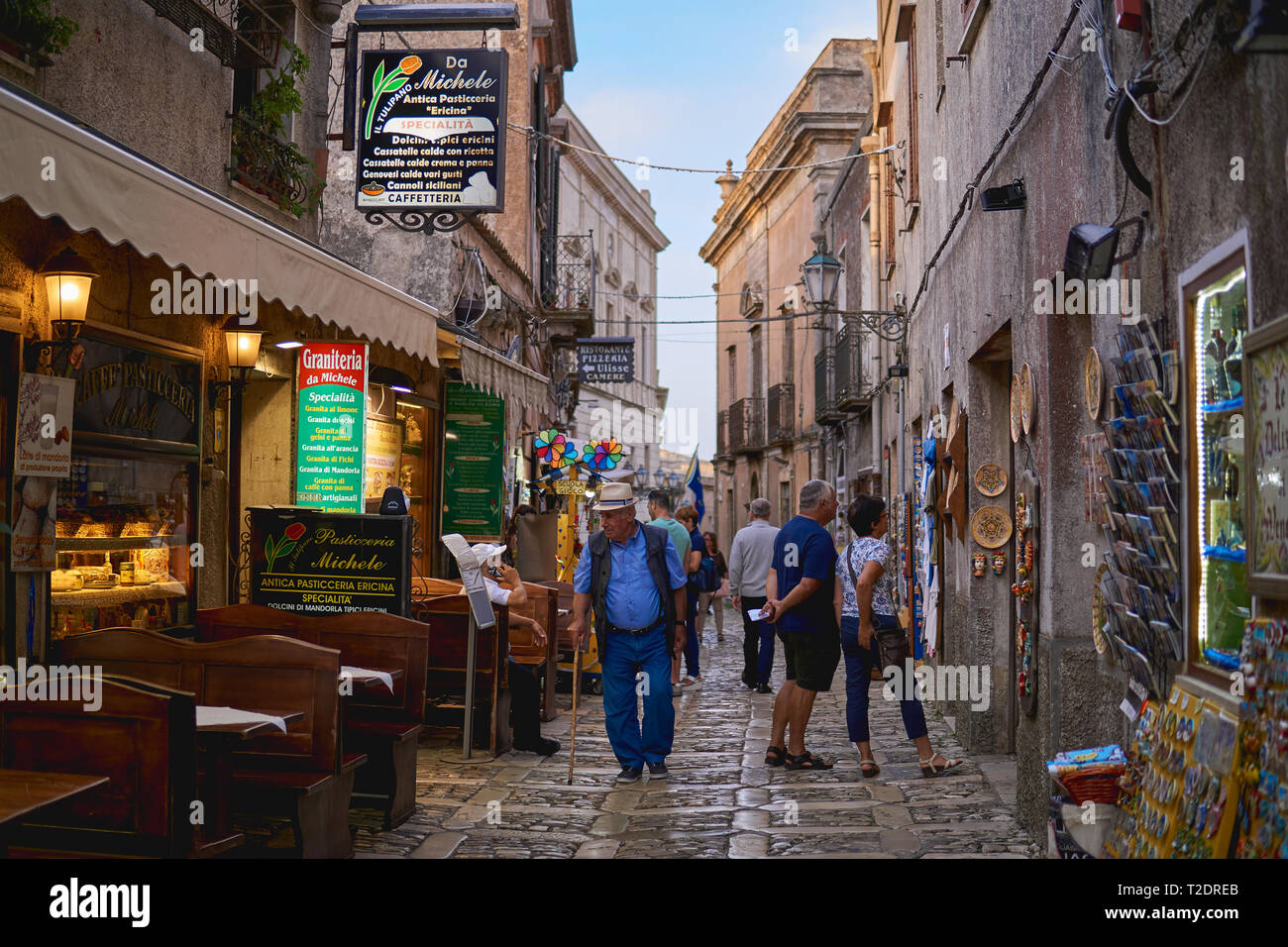 Erice, Italie - Novembre 2018. Vue sur des petites ruelles typiques de la ville médiévale. Banque D'Images