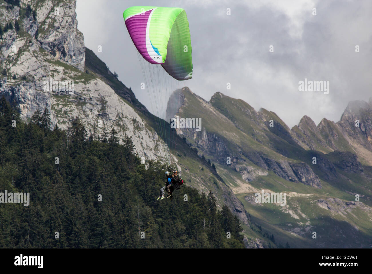Le Parapente à Samoens, France Banque D'Images
