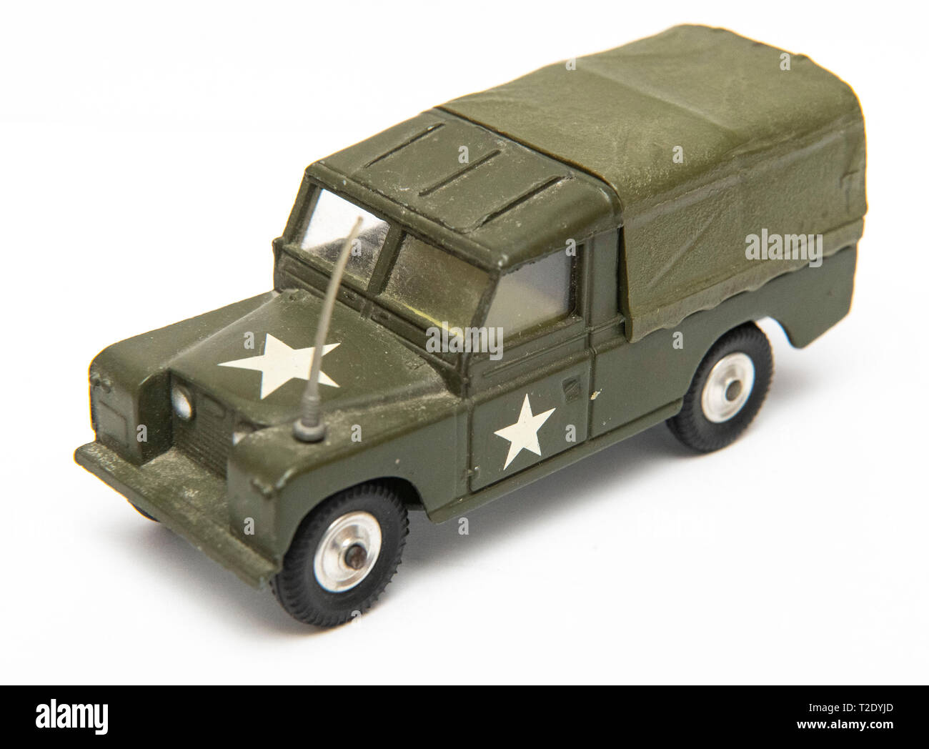 1/43 scale vintage Corgi Toys modèle no 357 Land Rover 109 WB US Army calibre transporteur sur un fond blanc Banque D'Images