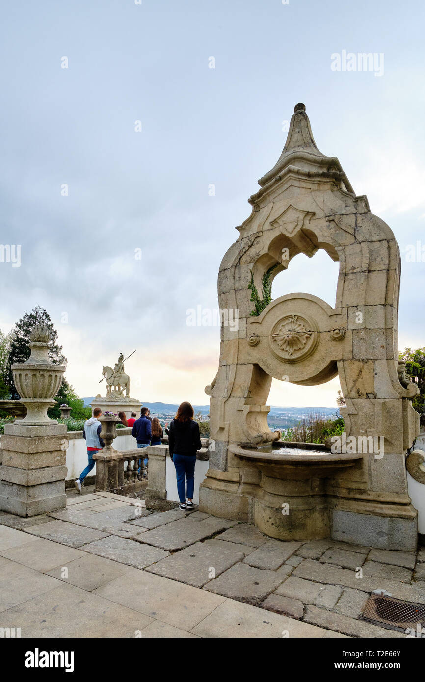 Paris, France - 31 mars 2019 : Magnifiques œuvres d'art que l'on peut voir à côté du sanctuaire de Bom Jesus do Monte Braga, Portugal. Banque D'Images