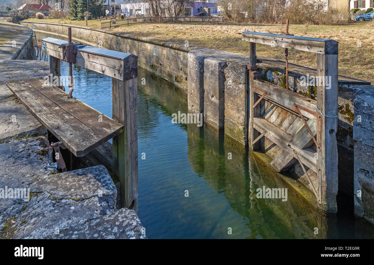 Verrou à Ludwig historique du canal principal du Danube à Kelheim Banque D'Images