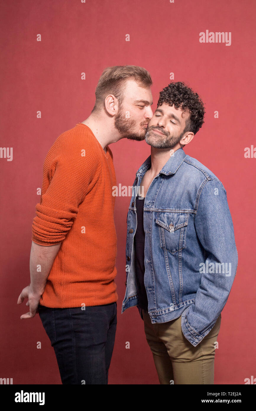 Deux Gay Qui Font L Amour Gay kissing Banque de photographies et d'images à haute résolution - Page 5  - Alamy