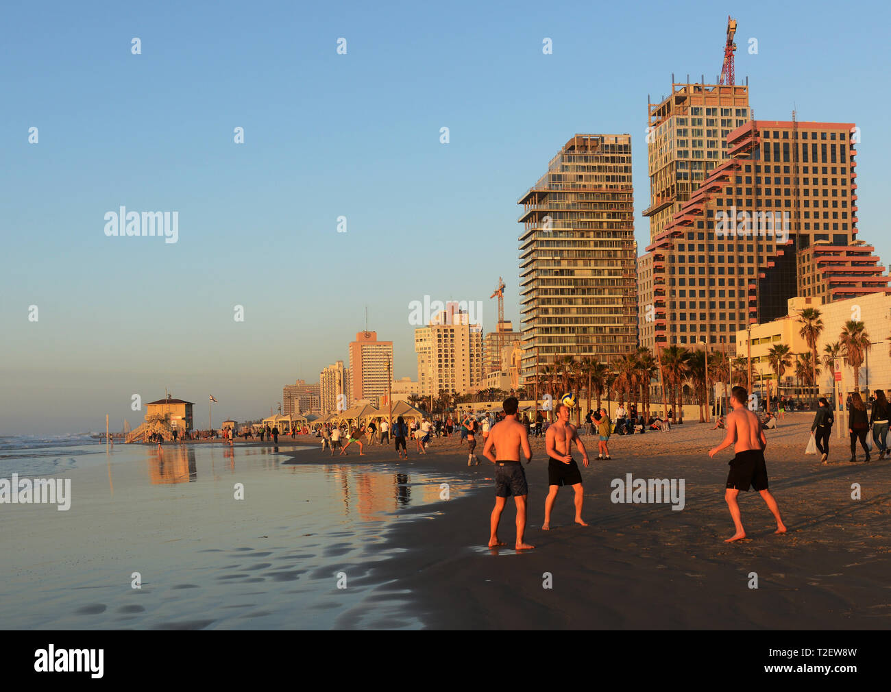 La belle plage de Tel-Aviv. Banque D'Images