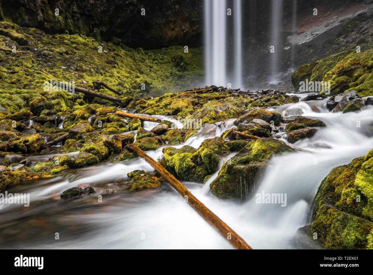 Cascade, danses tamanawas tombe, l'heure de l'exposition, fleuve sauvage Cold Spring Creek, Oregon, USA Banque D'Images