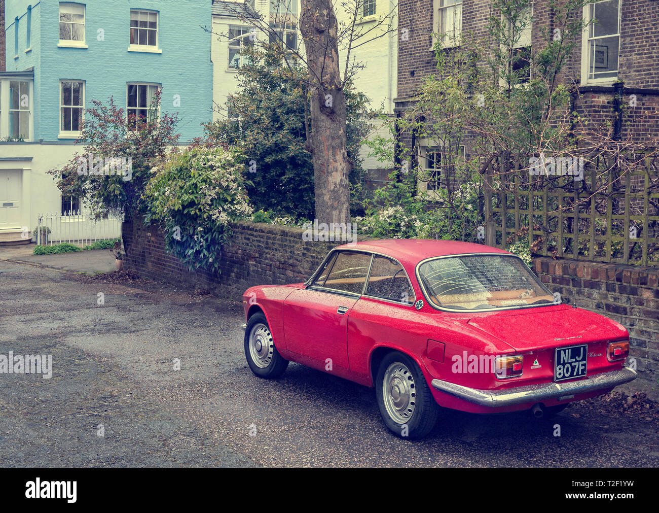 1967 Alfa Romeo Veloce stationné dans un mews à Camden London UK Banque D'Images