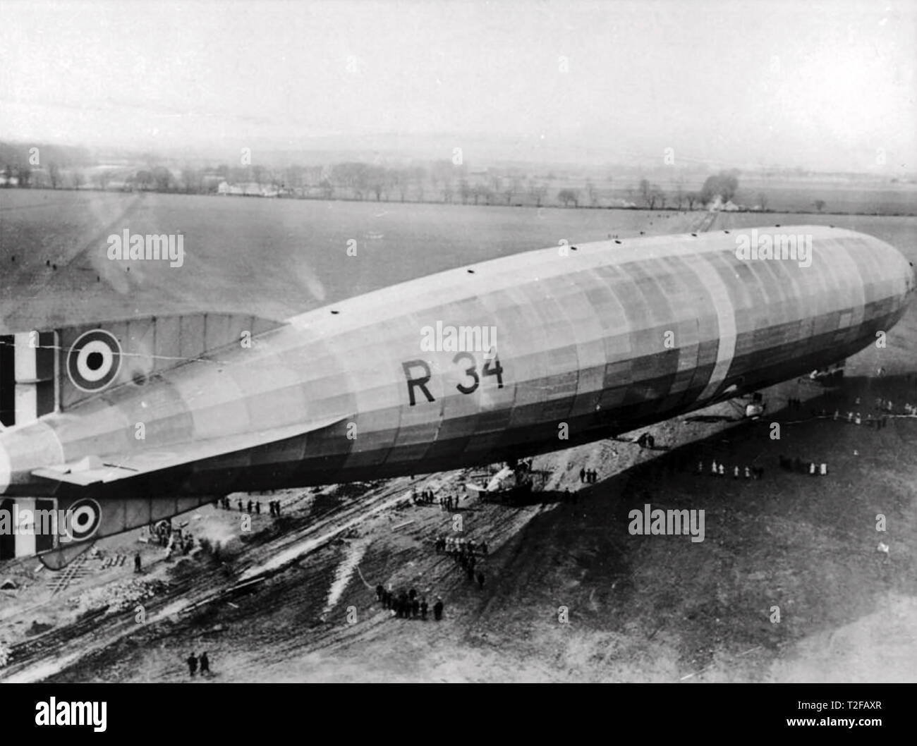R34 AIRSHIP la préparation pour le premier vol transatlantique est-ouest en juillet 1919 Banque D'Images