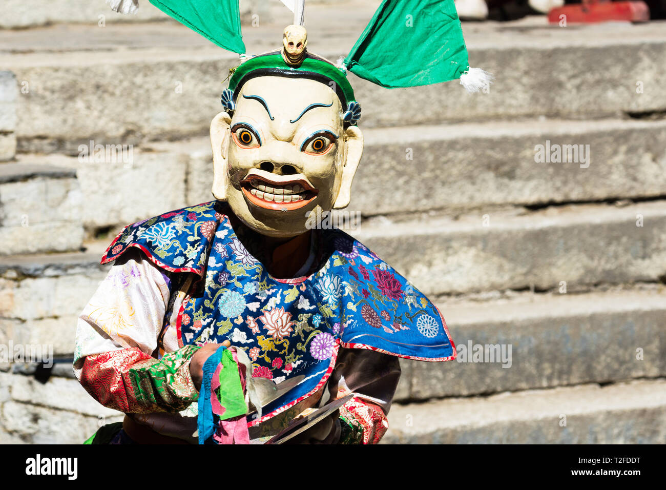 Homme Ghing avec cymbales effectuant les Ghing-Pa danse masquée à Mani Rimdu festival, monastère Tengboche, Népal Banque D'Images