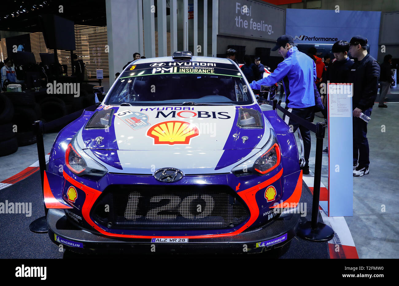 À Goyang, en Corée du Sud. 2ème apr 2019. Les visiteurs voir une Hyundai i20 WRC coupé pendant l'édition 2019 de Seoul Motor Show à Goyang, en Corée du Sud, le 2 avril 2019. Credit : Wang Jingqiang/Xinhua/Alamy Live News Banque D'Images
