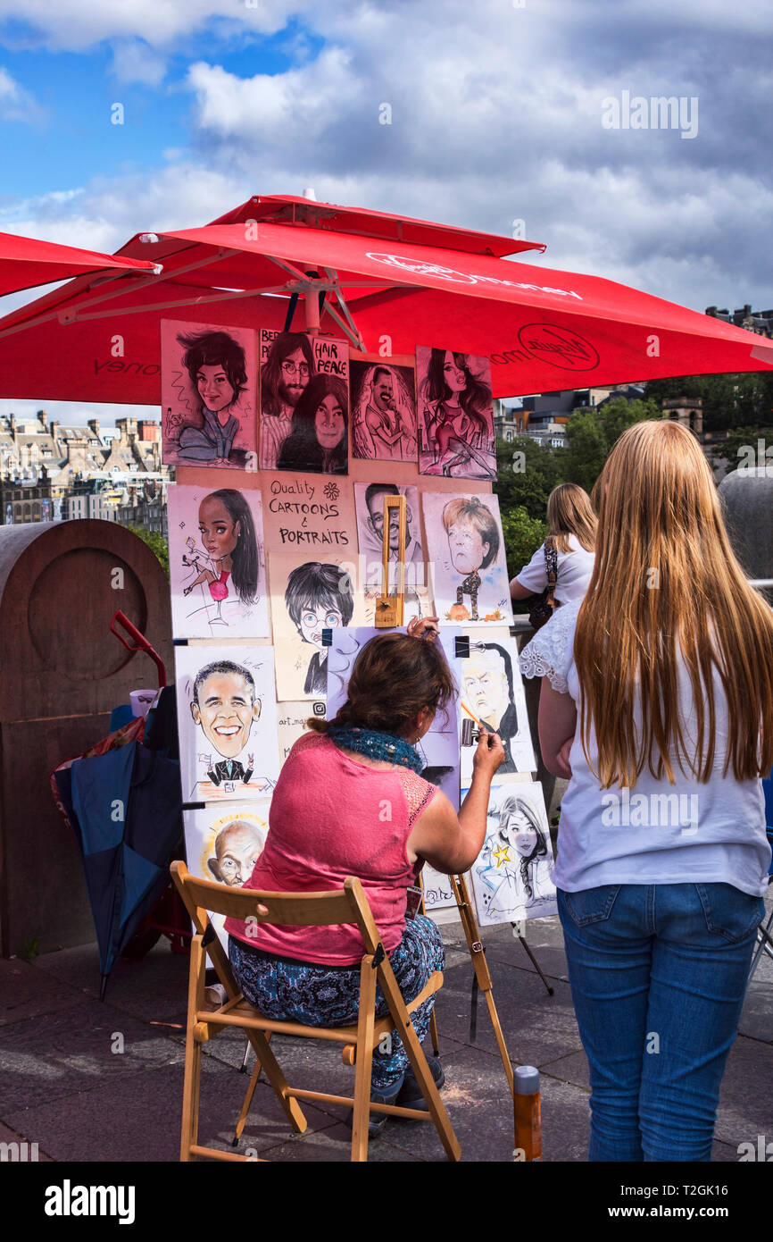 Artistes du Festival d'Édimbourg, l'artiste, caricatures, dessin, les jardins de Princes Street, Ecosse, Royaume-Uni. Banque D'Images