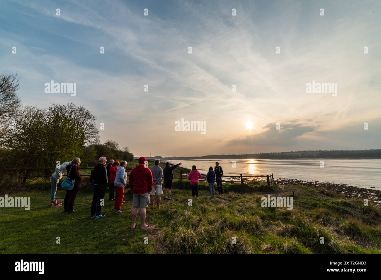 Guide touristique avec des touristes à Purton barges Banque D'Images