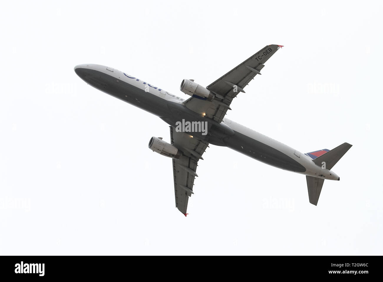 ISTANBUL, TURQUIE - 30 septembre 2018 : Onur Air Airbus A321-231 (CN 968) décolle de l'aéroport Ataturk d'Istanbul. Onur Air a 25 et la taille de la flotte de 38 Banque D'Images