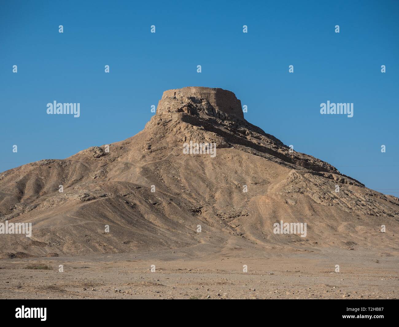 Dachma, les tours du silence, lieu de sépulture pour les enterrements célestes, Yazd, Iran Banque D'Images Dachma, les tours du silence, lieu de sépulture pour les enterrements célestes, Yazd, Iran Banque D'Images
