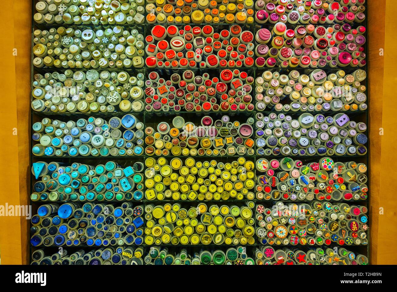 Bouton de sélection de produits, sélection, beaucoup de différents boutons colorés dans un grand magasin, Munich, Haute-Bavière, Bavière, Allemagne Banque D'Images