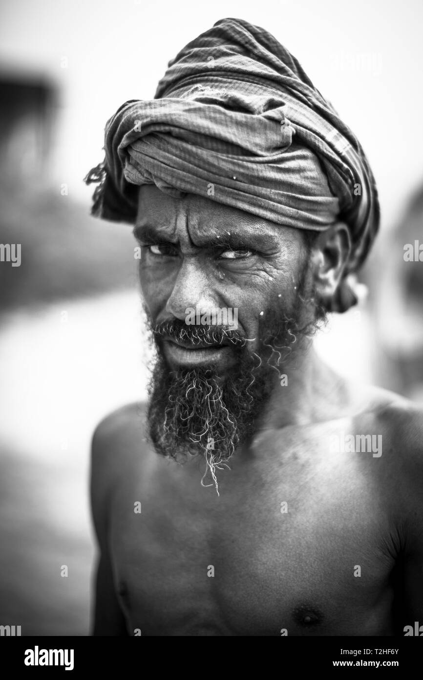 Portrait d'un travailleur dans une briqueterie, noir et blanc, Dhaka, Bangaladesch Banque D'Images