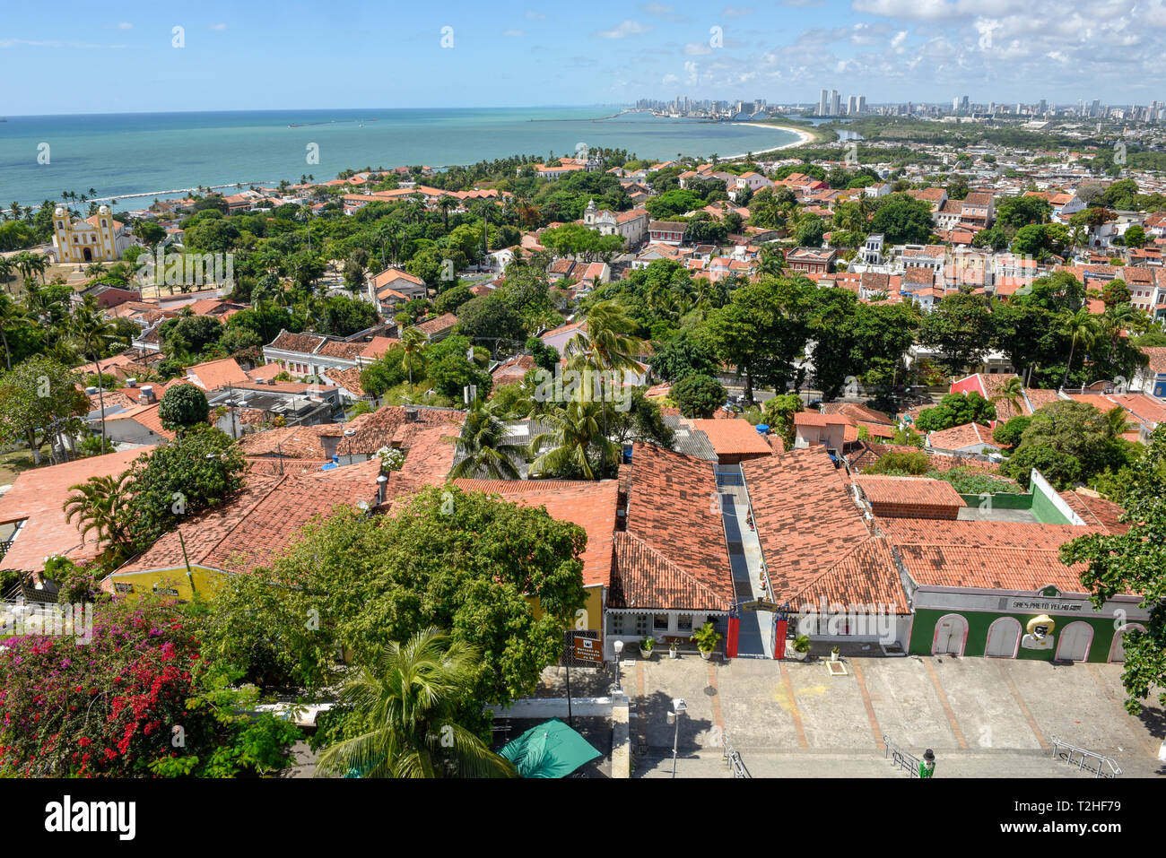 Vieille ville coloniale de Olinda avec la ville de Recife dans l'arrière-plan sur le Brésil Banque D'Images