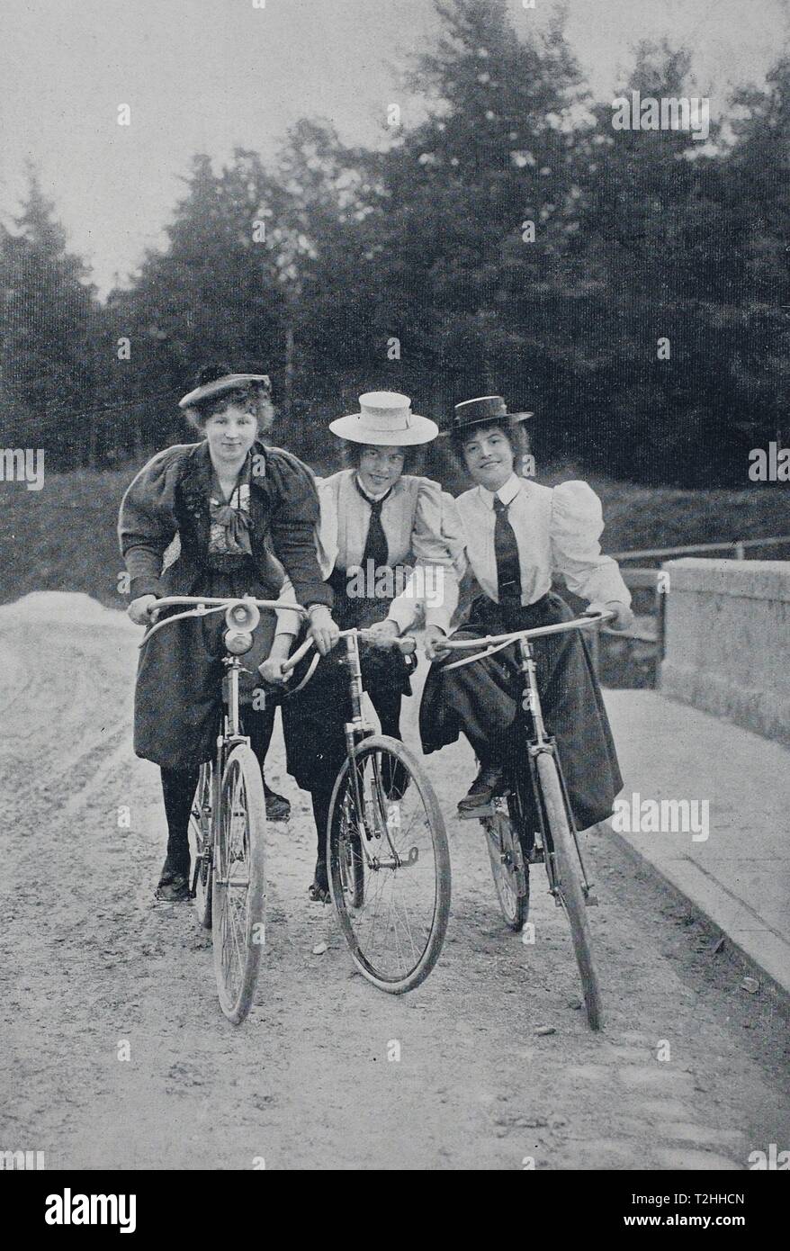 Trois femmes sur le vélo, 1895, illustration historique, Allemagne Banque D'Images