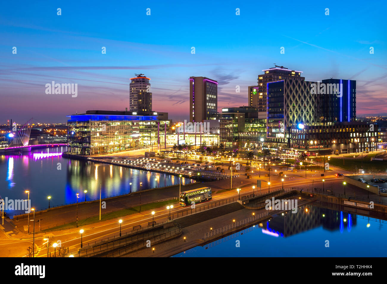 MediaCityUK nuit à Salford Quays, Manchester, Angleterre, Royaume-Uni, Europe Banque D'Images