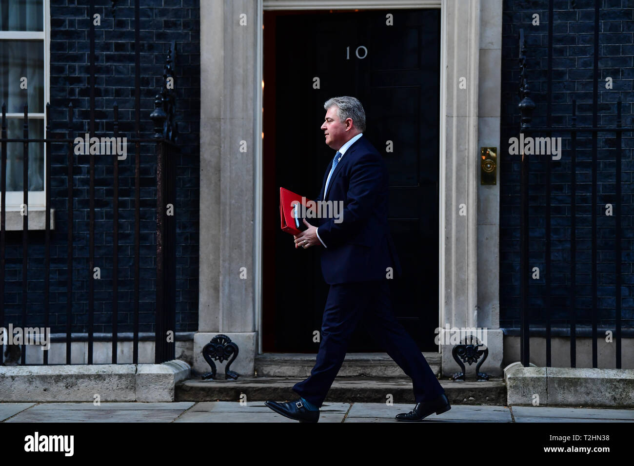 Le président du parti conservateur Brandon Lewis quitter Downing Street, Londres, à la suite d'une réunion du cabinet. Banque D'Images