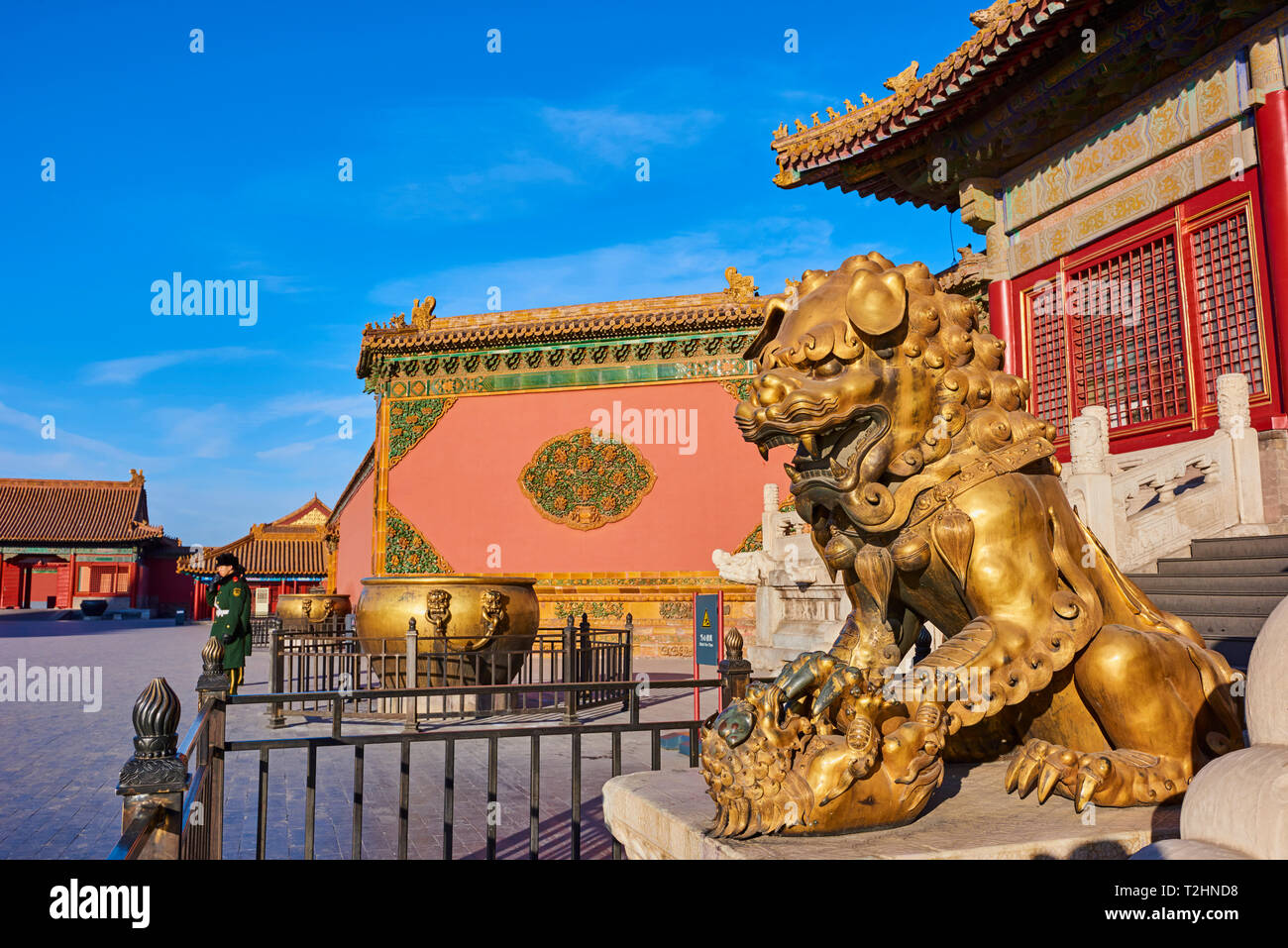 La Chine, Pékin, Cité Interdite, statue de Lion Banque D'Images