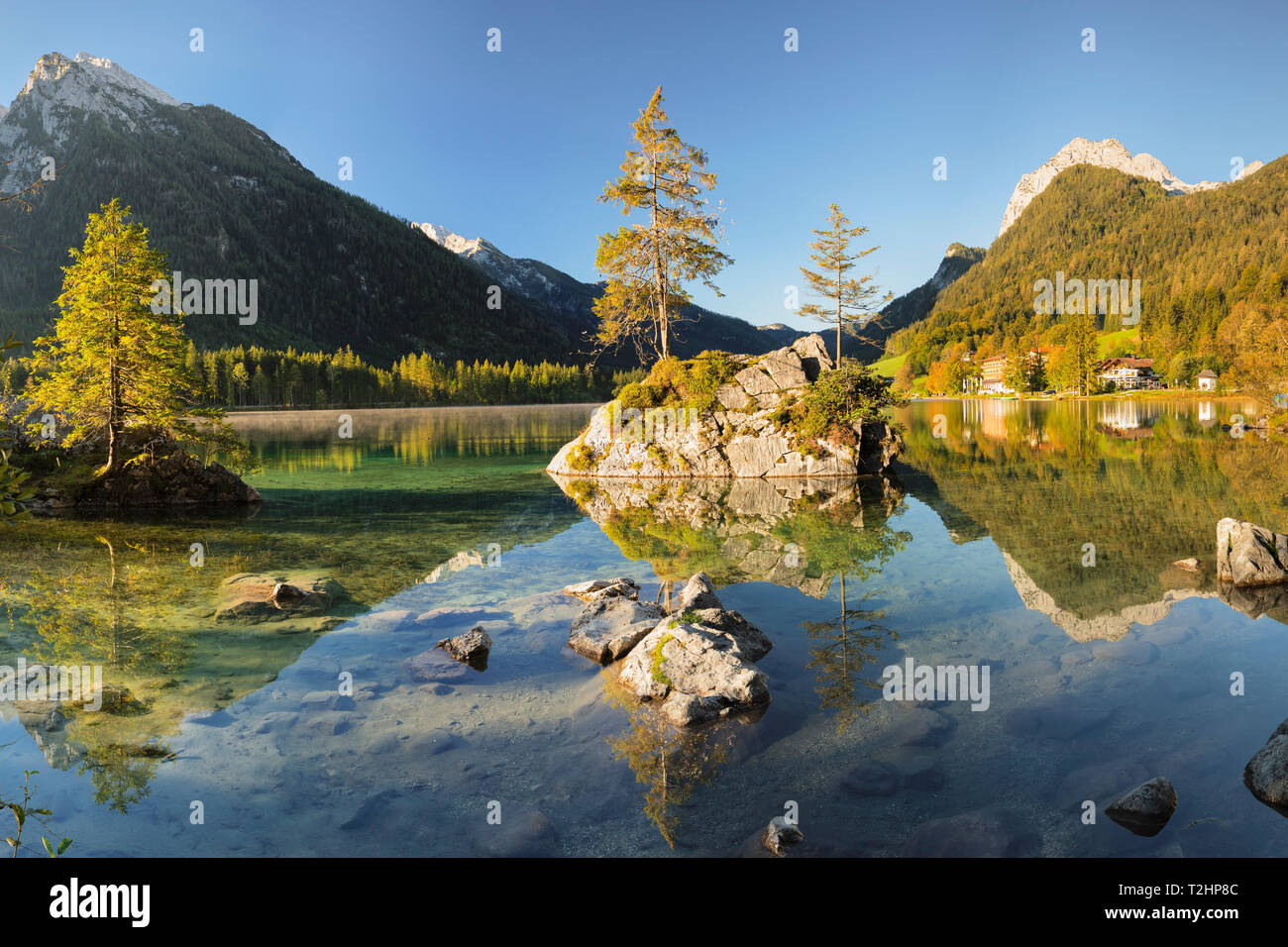 Le lac Hintersee dans le parc national de Berchtesgaden, Allemagne, Europe Banque D'Images