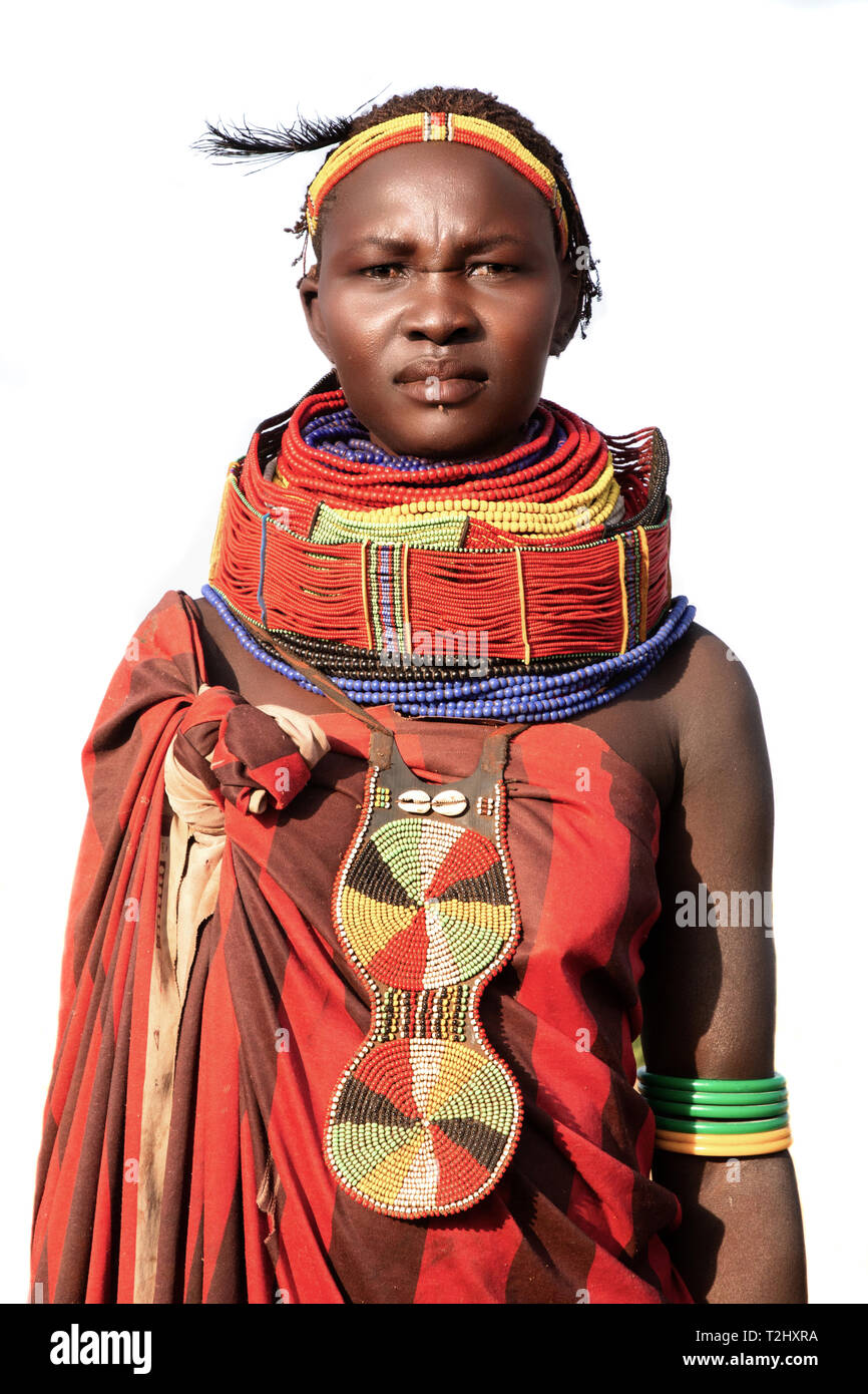 Portrait d'une femme près de Kangate Nyangatom décorées dans le sud de l'Ethiopie Banque D'Images