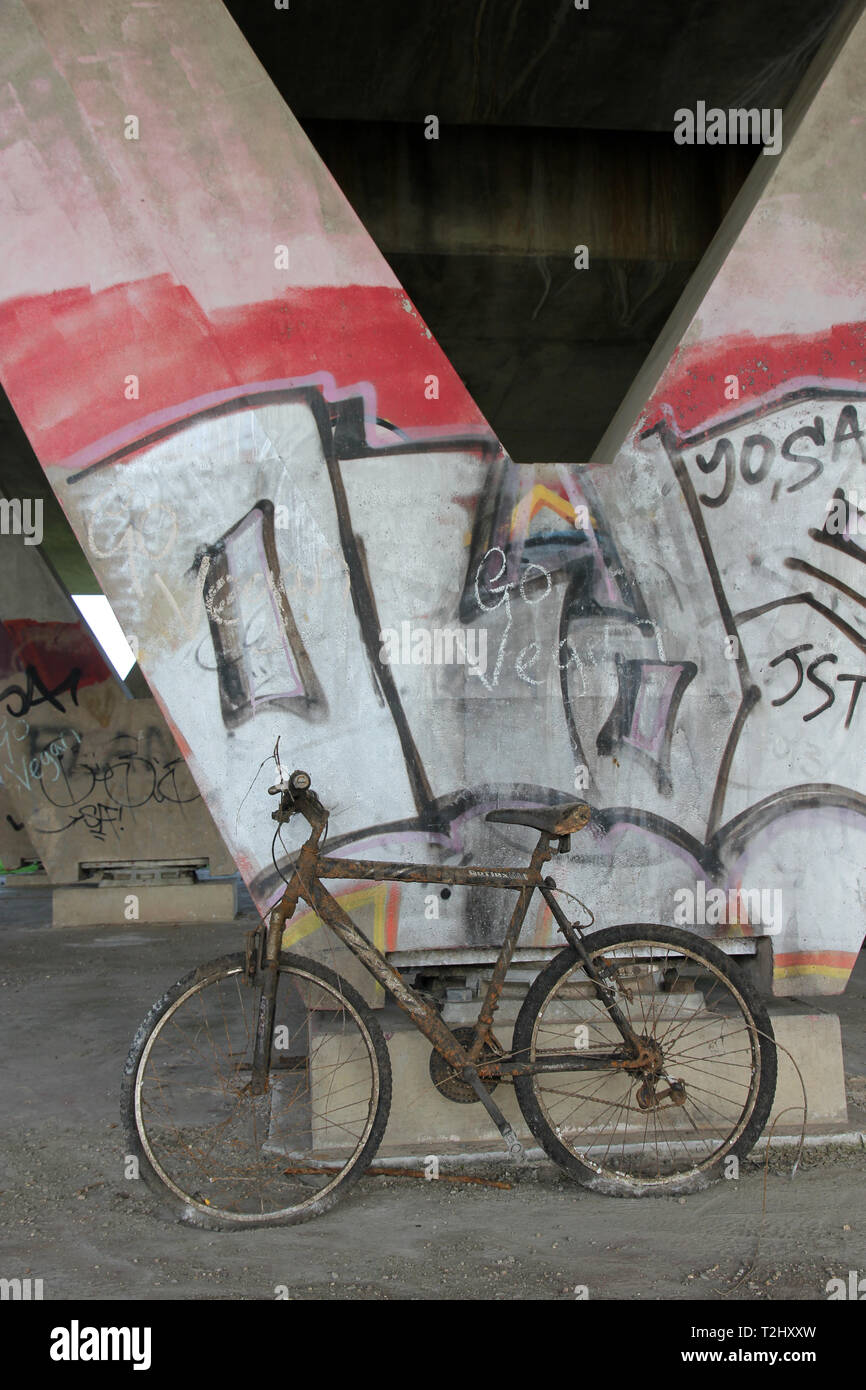 Vélo abandonné Rivière Cam Cambridge Banque D'Images