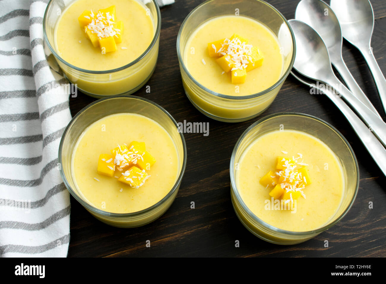 Pudding à la noix de coco à la mangue Banque D'Images