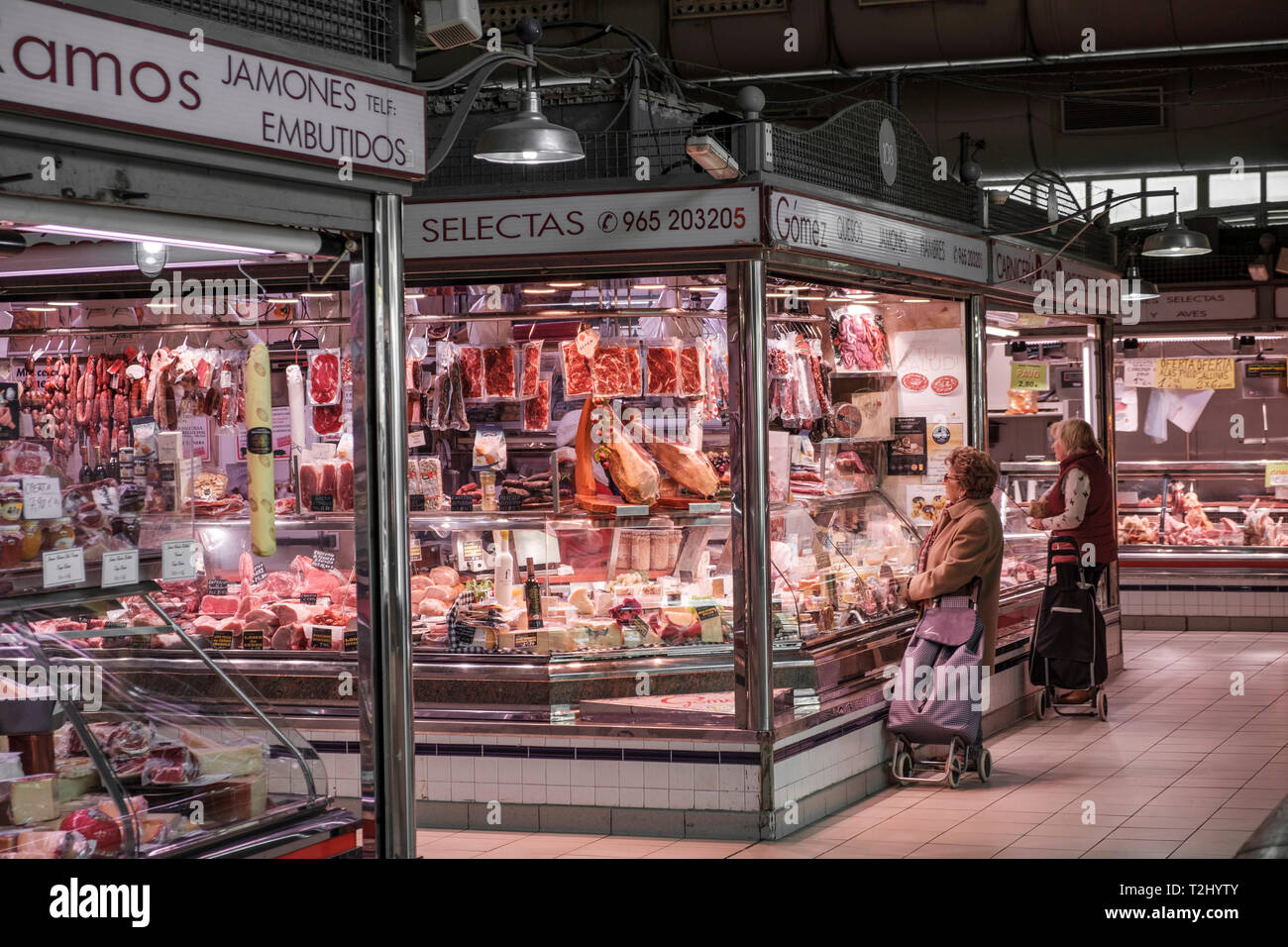 Les boucheries au Mercado Central, le marché central située sur la ville d'Alicante, Espagne Banque D'Images
