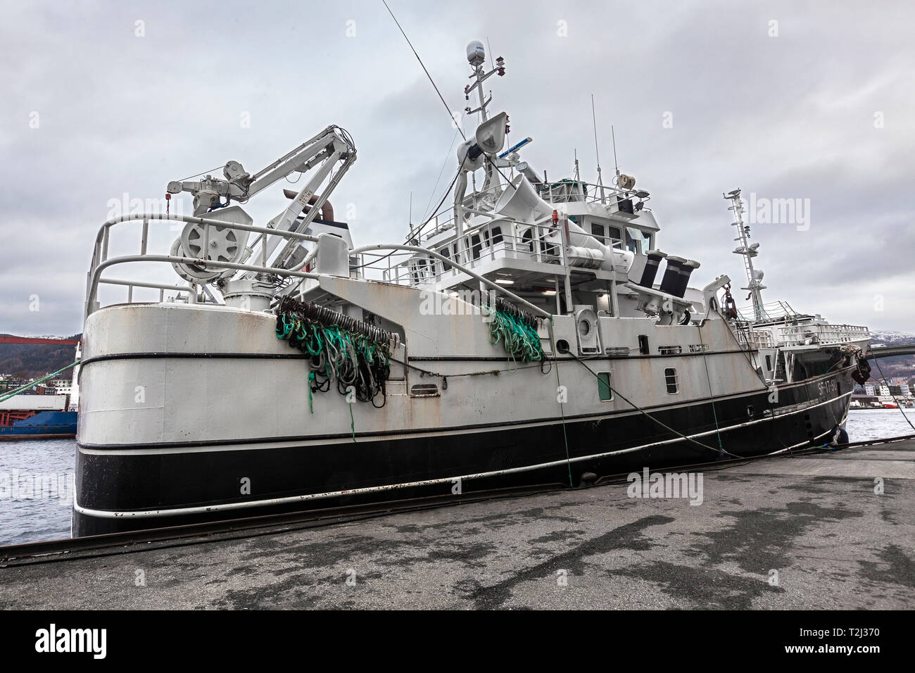 Bateau de pêche ancienne Sjarmor Sjarmør (1993), construit à Damsgaardsundet, amarrés dans le port de Bergen, Norvège. Banque D'Images