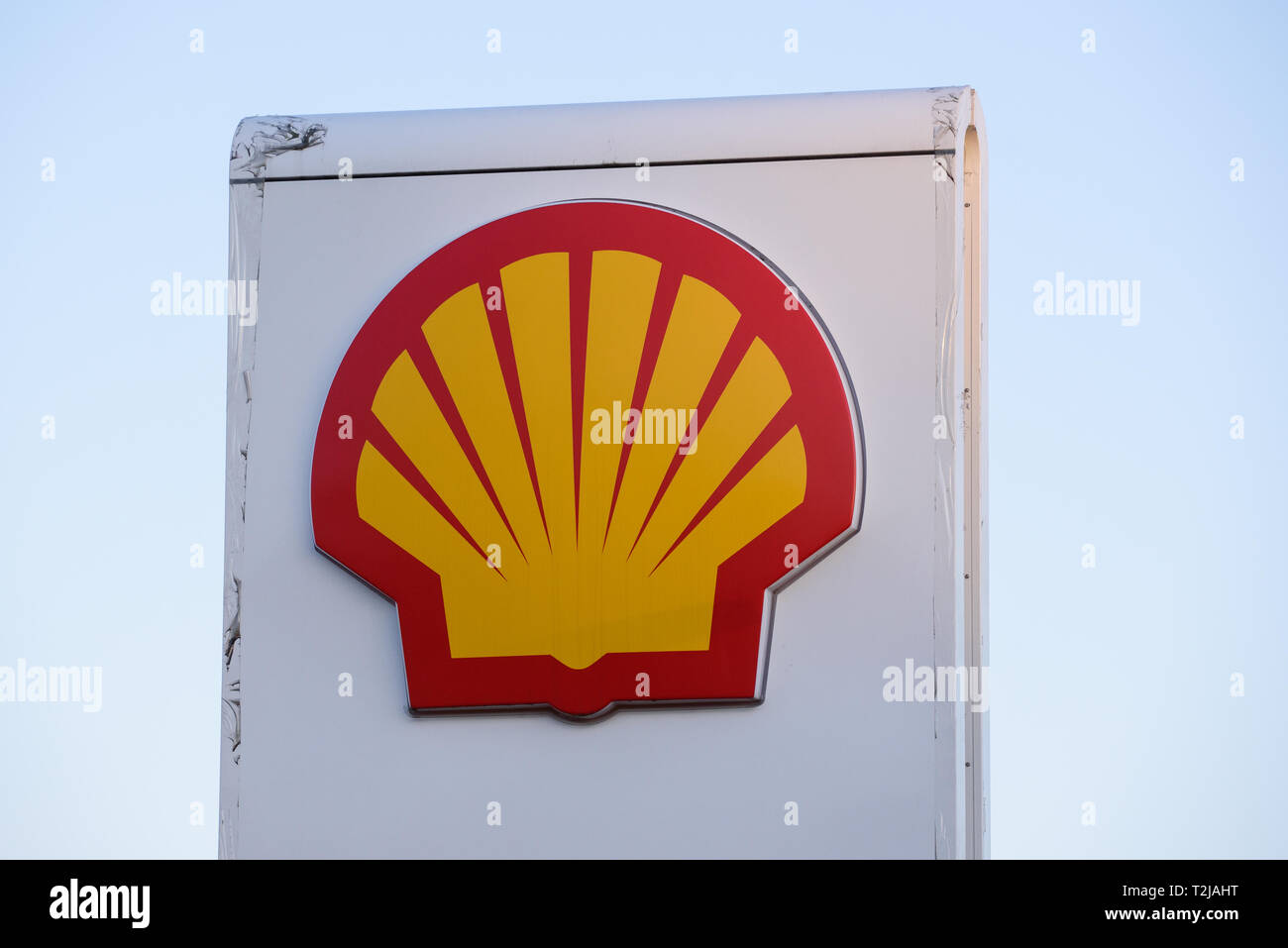 02.04.2019. RIGA, Lettonie. Logo de la société pétrolière Shell sur ...
