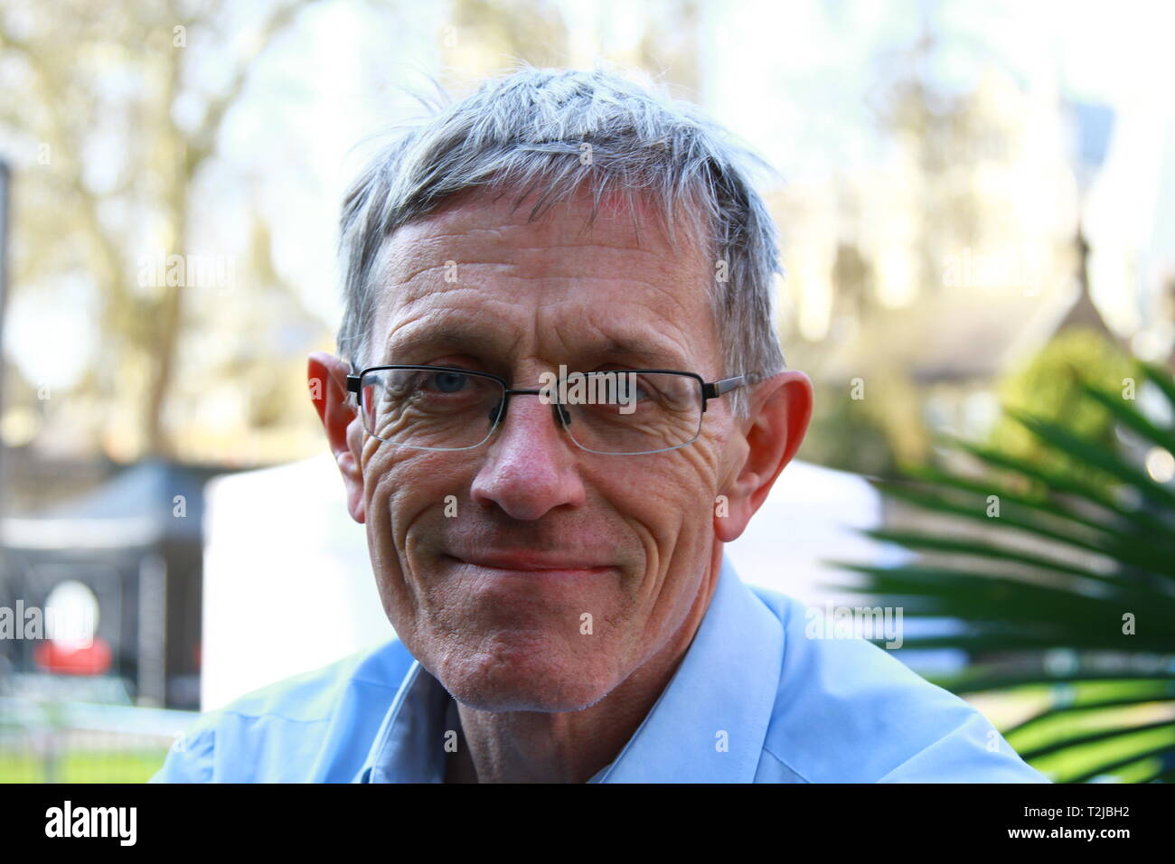 SIMON CALDER EXPERT EN VOYAGES À WESTMINTER, LONDRES, ROYAUME-UNI. LE 1ST AVRIL 2019. SIMON CALDER EST APPELÉ À RECEVOIR DES CONSEILS ET DES CONNAISSANCES DE NOMBREUSES SOCIÉTÉS DE MÉDIAS ET DE GRANDS CANAUX DE NOUVELLES À TRAVERS LE ROYAUME-UNI. SIMON CALDER EST DIPLÔMÉ EN MATHÉMATIQUES. GOUROU DE VOYAGE. PAGE DU PORTEFEUILLE DE RUSSELL MOORE. Banque D'Images