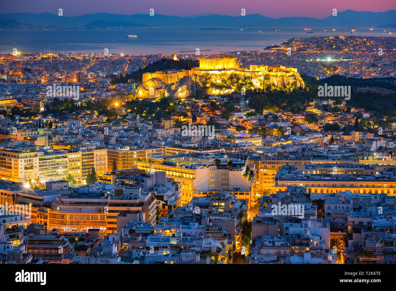 Vue Aérienne Vue panoramique d'Athènes, la Grèce au coucher du soleil d'été Banque D'Images Vue Aérienne Vue panoramique d'Athènes, la Grèce au coucher du soleil d'été Banque D'Images