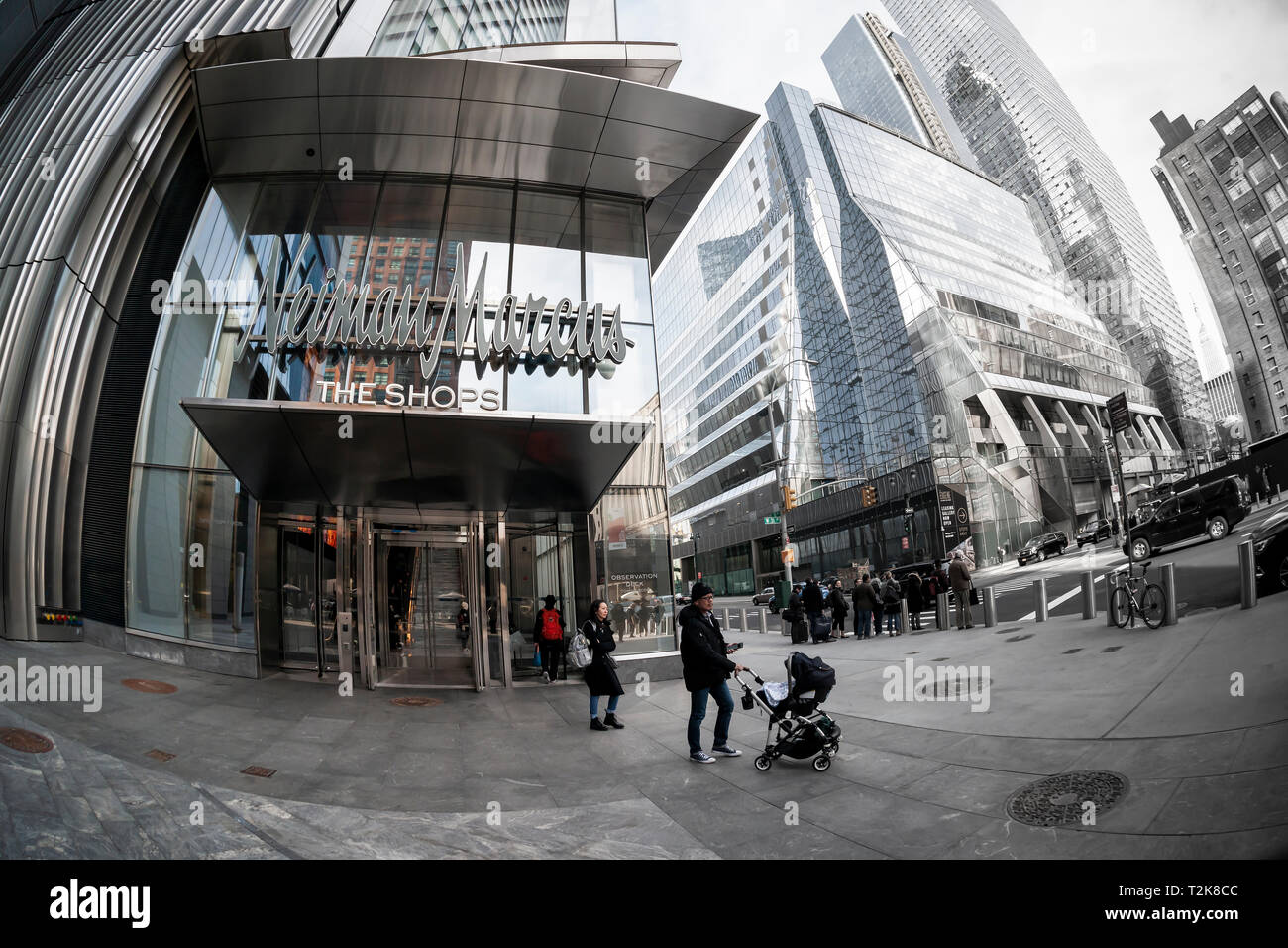 Entrée de l'Hudson Yards mall sur le côté ouest de Manhattan le Jeudi, Mars 28, 2019. Les détaillants, y compris le magasin Neiman Marcus, ont ouvert leurs boutiques dans le développement qui a été construit sur une plate-forme sur le côté ouest un triage ferroviaire. Bureau, habitation, l'espace public et espace de vente au détail représentent la première étape dans ce qui est sans doute le plus coûteux projet de construction jamais construit aux États-Unis (Â© Richard B. Levine) Banque D'Images