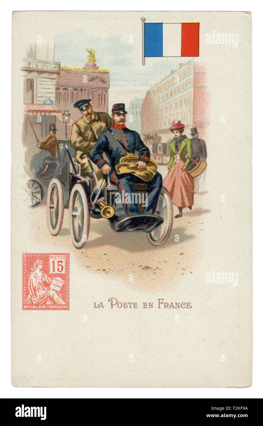 Historique français chromolithographic : carte postale de la série mondiale de la poste. Poste française. Postman en voiture dans les rues de Paris. Drapeau et cachet de France Banque D'Images