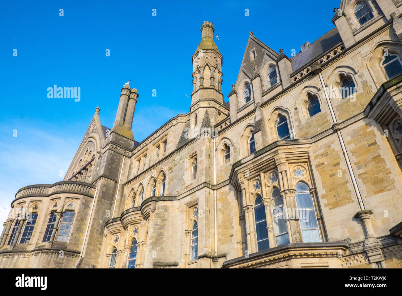 Old College, Université d'Aberystwyth, étudiant les étudiants,ville,de,front de mer,Aberystwyth,ensoleillé,le coucher du soleil,jour,la Baie de Cardigan, Pays de Galles, l'ouest du pays de Galles,Welsh,UK,GO, Banque D'Images