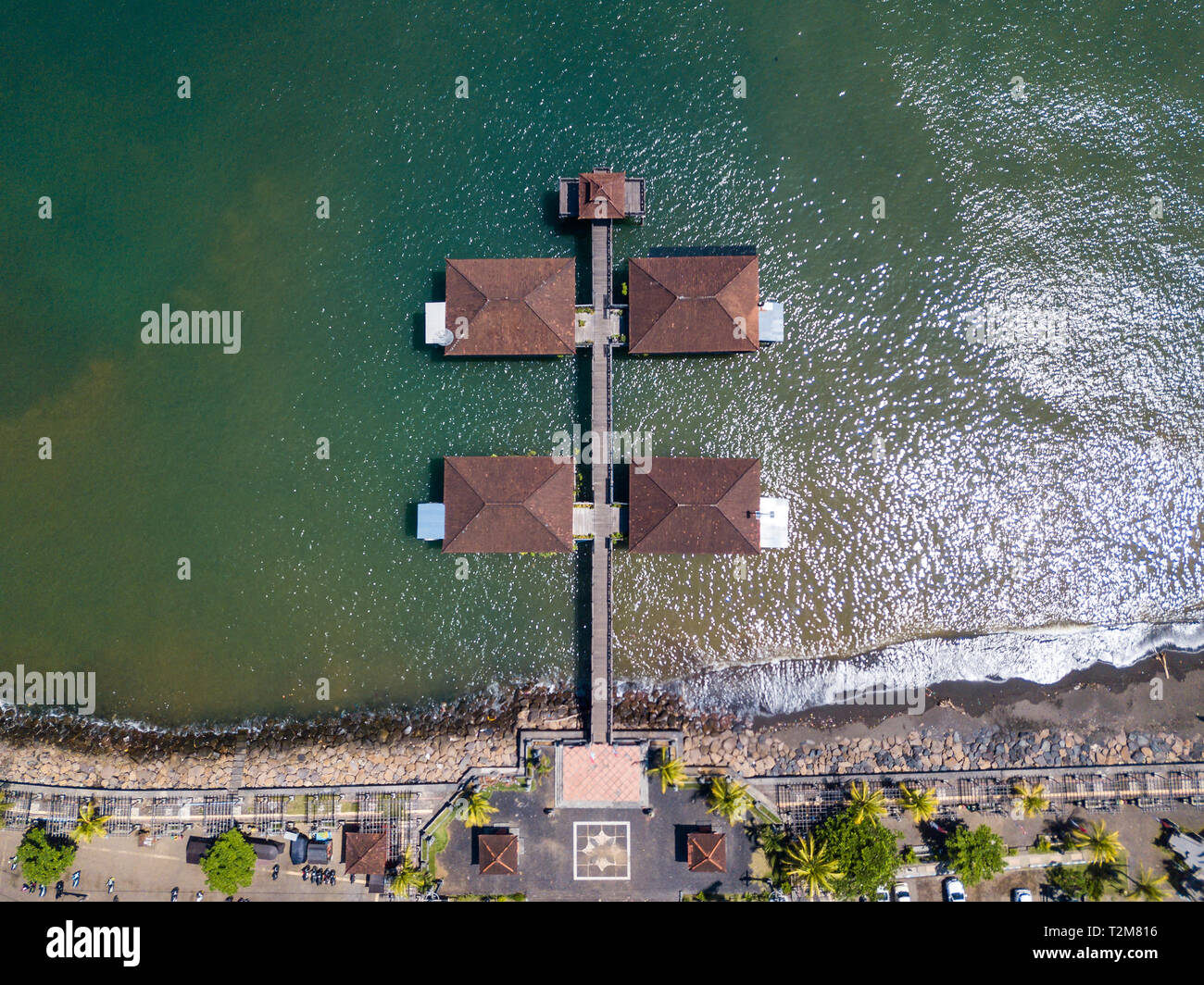 De haut en bas Vue aérienne de Singaraja pier à Bali, Indonésie Banque D'Images
