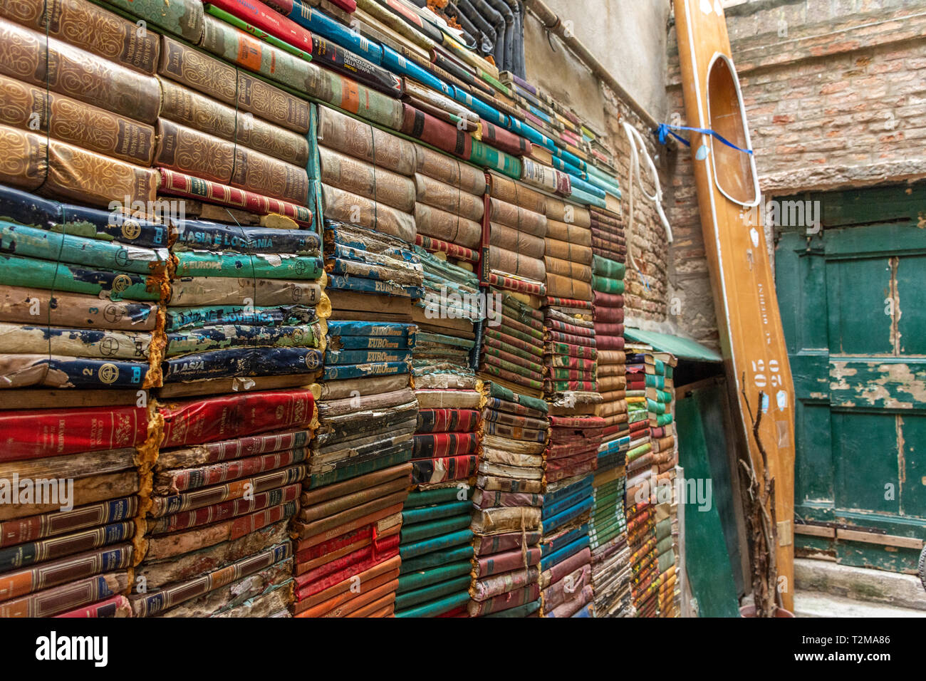 L'Italie, Venise, à l'intérieur de la célèbre librairie Acqua Alta Banque D'Images