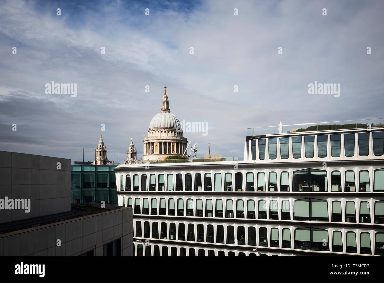 30 Cannon Street, et la Cathédrale St Paul, London, UK Banque D'Images