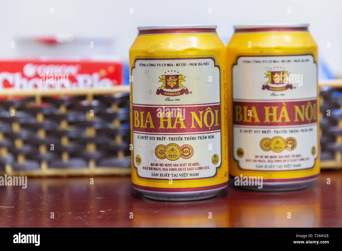 La bière d'origine vietnamienne au restaurant à Hanoï, au Vietnam. Banque D'Images