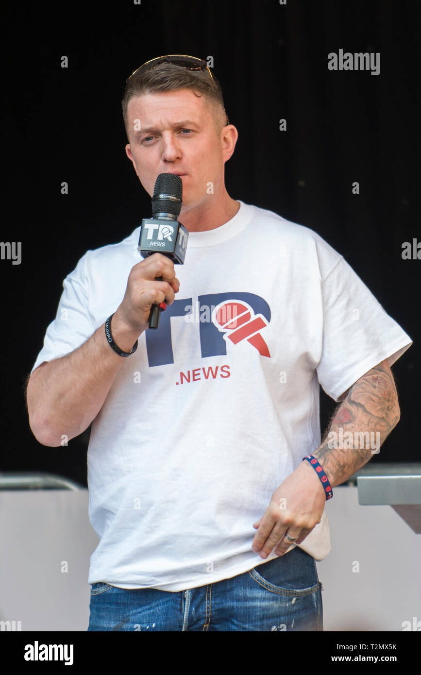Tommy Robinson, parlant à l'UKIP rally le 29 mars 2019 le long de la place du Parlement, Westminster, Londres Banque D'Images