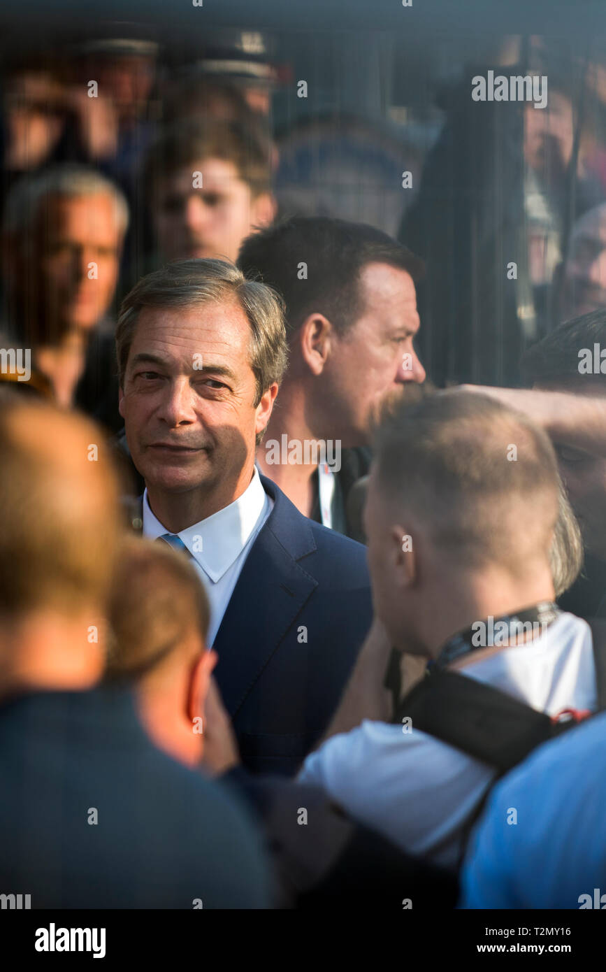 Nigel Farage, avant qu'il faut pour l'étape à la laisser quitter signifie rassemblement à la place du Parlement, Londres, le 29 mars 2019 Banque D'Images