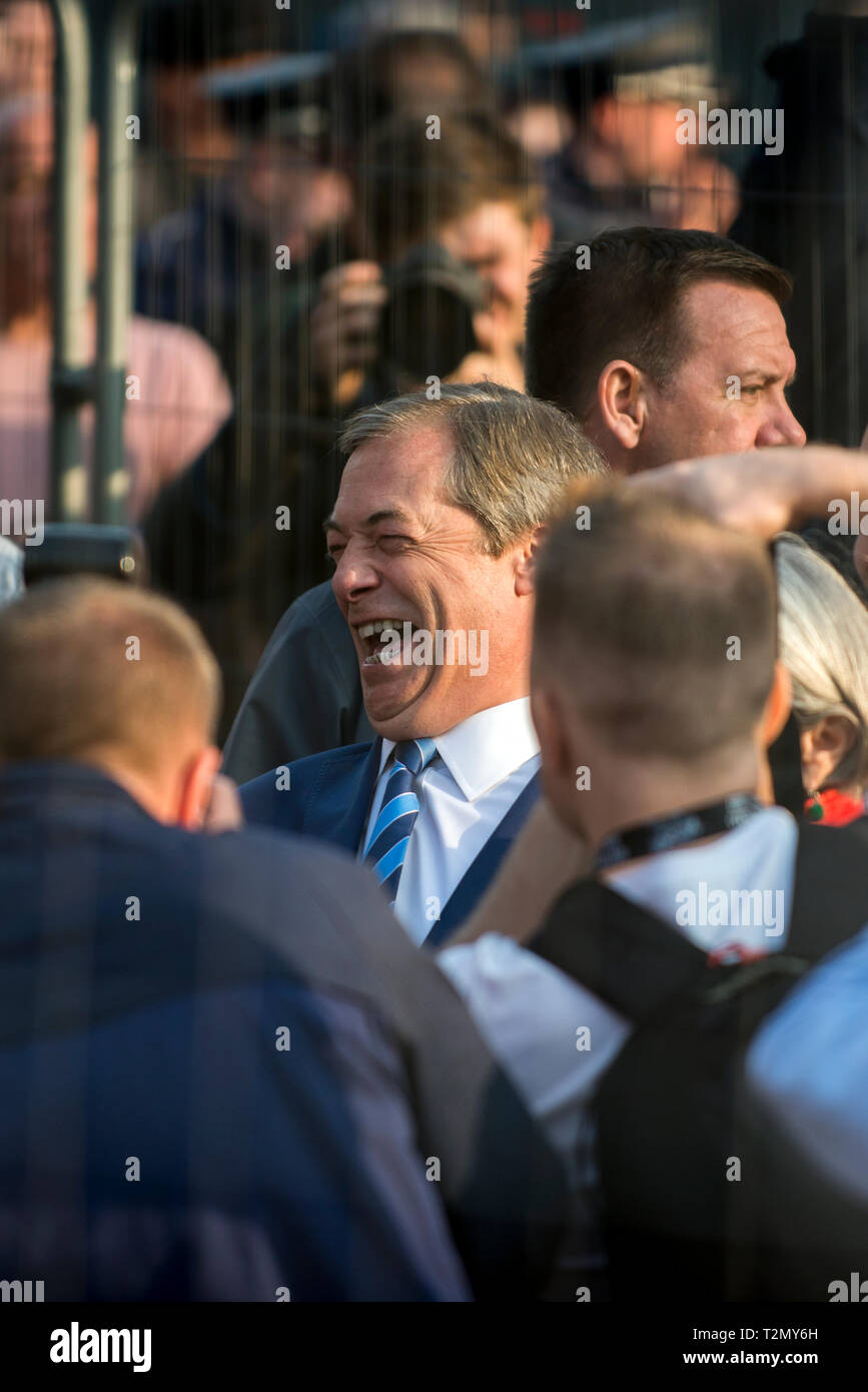 Nigel Farage, avant qu'il faut pour l'étape à la laisser quitter signifie rassemblement à la place du Parlement, Londres, le 29 mars 2019 Banque D'Images