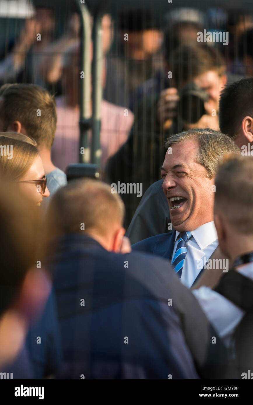 Nigel Farage, avant qu'il faut pour l'étape à la laisser quitter signifie rassemblement à la place du Parlement, Londres, le 29 mars 2019 Banque D'Images