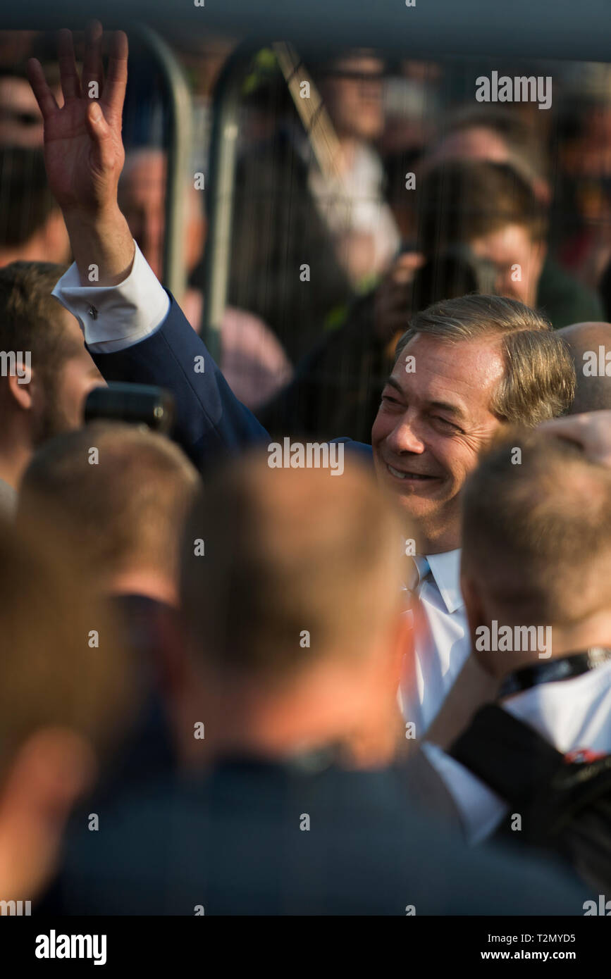 Nigel Farage, avant qu'il faut pour l'étape à la laisser quitter signifie rassemblement à la place du Parlement, Londres, le 29 mars 2019 Banque D'Images