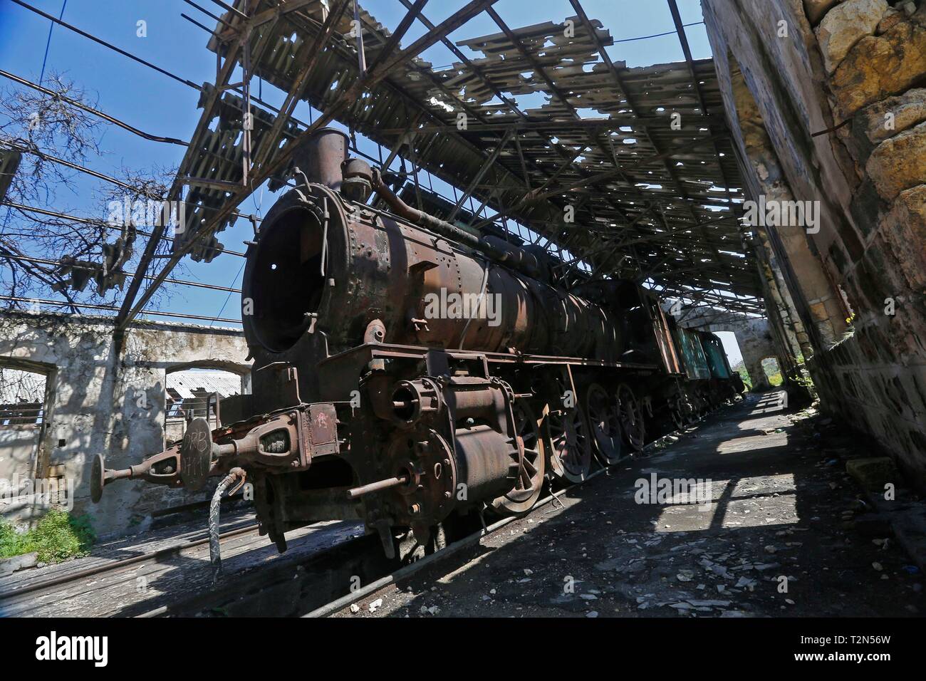 Tripoli. 3ème apr 2019. Photo prise le 3 avril 2019 montre les vieux trains à la gare de Tripoli au Liban. Credit : Bilal Jawich/Xinhua/Alamy Live News Banque D'Images